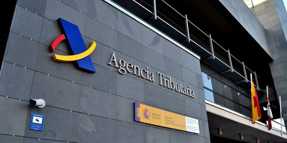 calendario marcando el 31 de marzo como fecha límite para presentar el Modelo 720 de bienes en el extranjero